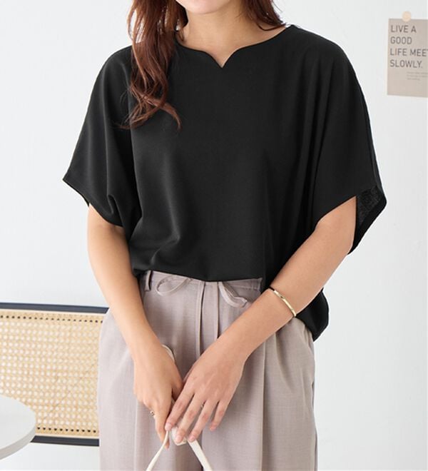 alotta（アロッタ）の「着痩せが叶うドルマンスリーブきれいめカットソー（カットソー）」｜詳細画像