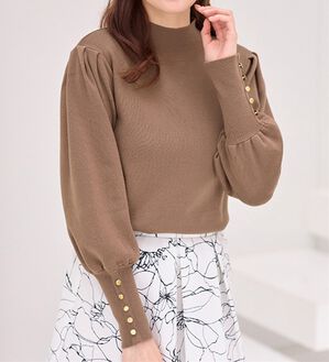 alotta（アロッタ）の「【美人百花掲載】洗える！もっちりタッチボリューム袖金ボタンニット（ニット・セーター）」｜モカ