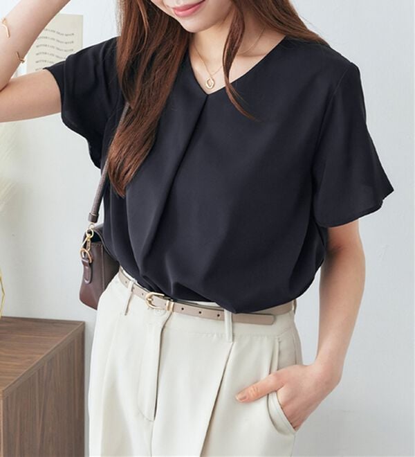 alotta（アロッタ）の「シフォンレイヤードＶネックブラウス（ブラウス）」｜詳細画像