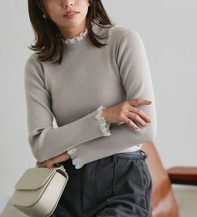 Pierrot（ピエロ）の「レース付ハイネックリブニット（ニット・セーター）」