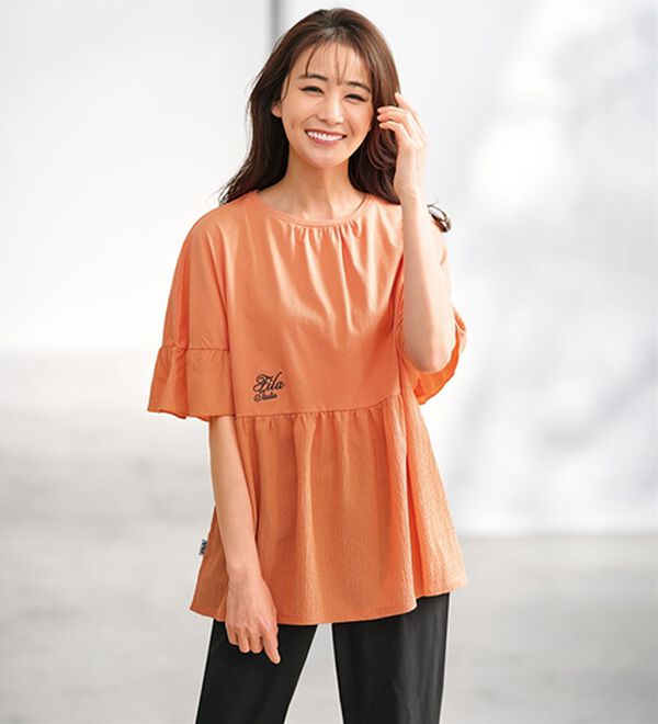 BELLUNA（ベルーナ）の「＜ＦＩＬＡ＞汗ジミ対策異素材切替デザインＴシャツ（カットソー）」｜サーモンオレンジ