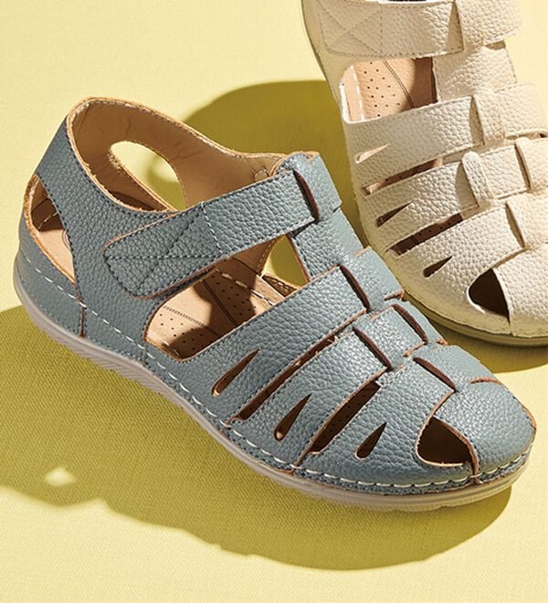 BELLUNA（ベルーナ）の「やわらかレザー調グルカ風シューズ（サンダル・ミュール）」｜ブルー