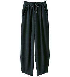 BELLUNA（ベルーナ）の「まるではく毛布！静電防止裏ファー素材コクーンパンツ（フルレングスパンツ）」｜黒