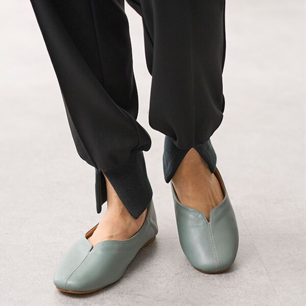 BELLUNA（ベルーナ）の「美ラインカッティングチラリ花柄パンプス（パンプス）」｜詳細画像