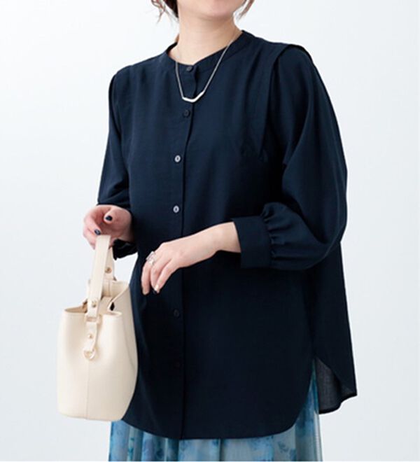 BELLUNA（ベルーナ）の「ビンテージ素材肩タックブラウス（ブラウス）」｜ネイビー