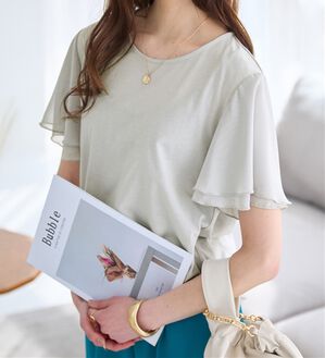 Viola e Viola（ヴィオラ エ ヴィオラ）の「【５つの機能付】袖シフォンゆるＴシャツ（Tシャツ）」｜ライトグレー