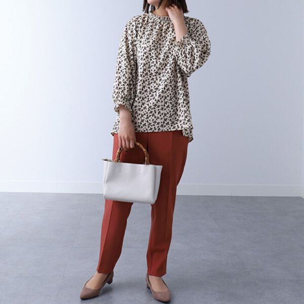 BELLUNA（ベルーナ）の「シャーリングデザインブラウス（ブラウス）」｜詳細画像