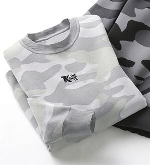 「＜ザ　ショップ　ティーケー＞軽量ストレッチカモフラ柄セーター（メンズニット・セーター）」｜ホワイト