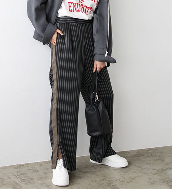 GeeRA（ジーラ）の「サイドライン裾スリットパンツ（フルレングスパンツ）」｜ブラック系