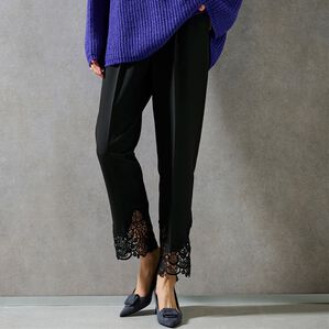 RANAN（ラナン）の「裾レーステーパードパンツ（テーパードパンツ）」｜ブラック