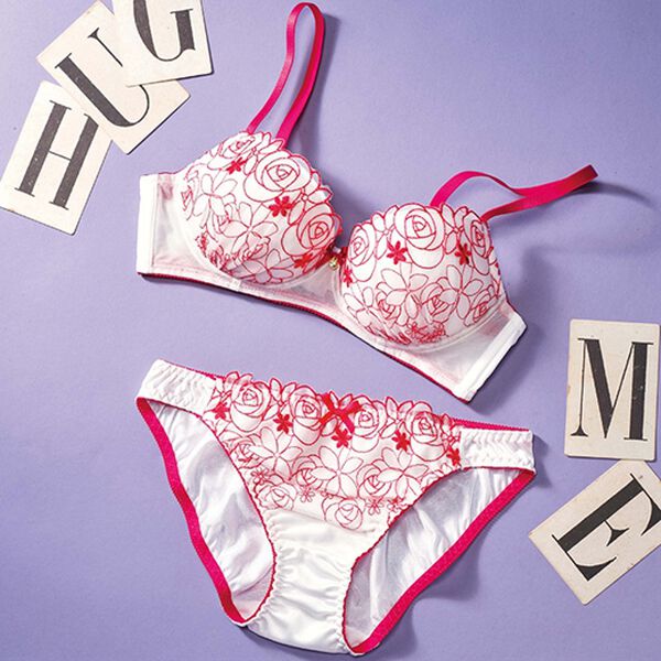 YU'NOW（ユナウ）の「ぷるるん谷間のノンワイヤーブラ＆ショーツセット（ブラジャー＆ショーツセット）」｜オフホワイト系ローズ