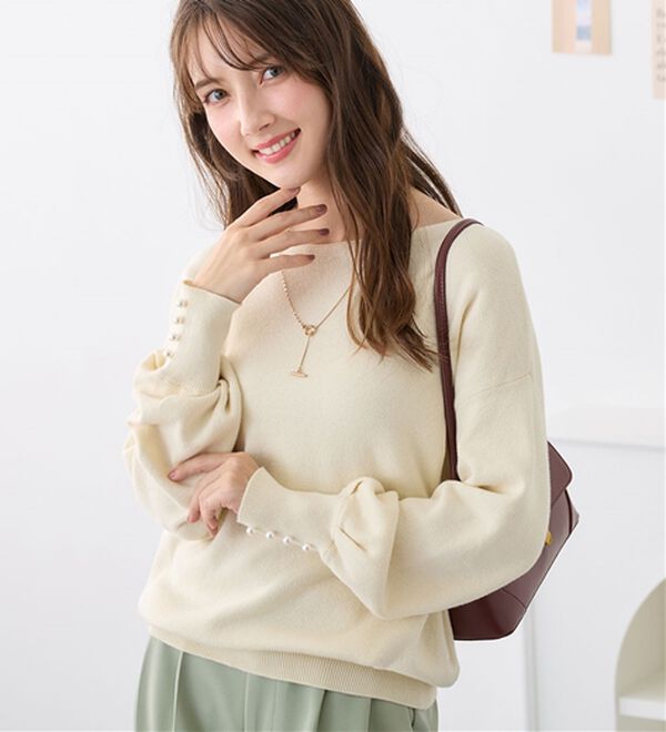 alotta（アロッタ）の「綿１００％のやさしい着心地　ゆったり袖パールトップス（ニット・セーター）」｜オフホワイト