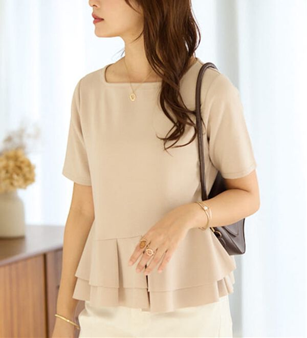 alotta（アロッタ）の「スクエアネックティアードトップス（カットソー）」｜グレージュ