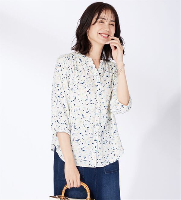 BELLUNA（ベルーナ）の「レーヨン素材ギャザー使いプリントブラウス（ブラウス）」｜詳細画像