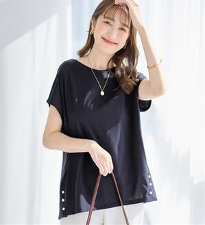 alotta（アロッタ）の「ひんやり裾パールデザインＴシャツ（カットソー）」｜ネイビー