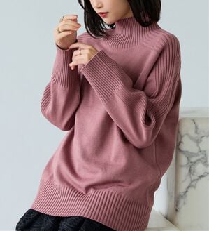 BELLUNA（ベルーナ）の「トレーナーがカジュアルすぎる方に！洗えるリブハイネックニット（ニット・セーター）」｜グレイッシュローズ