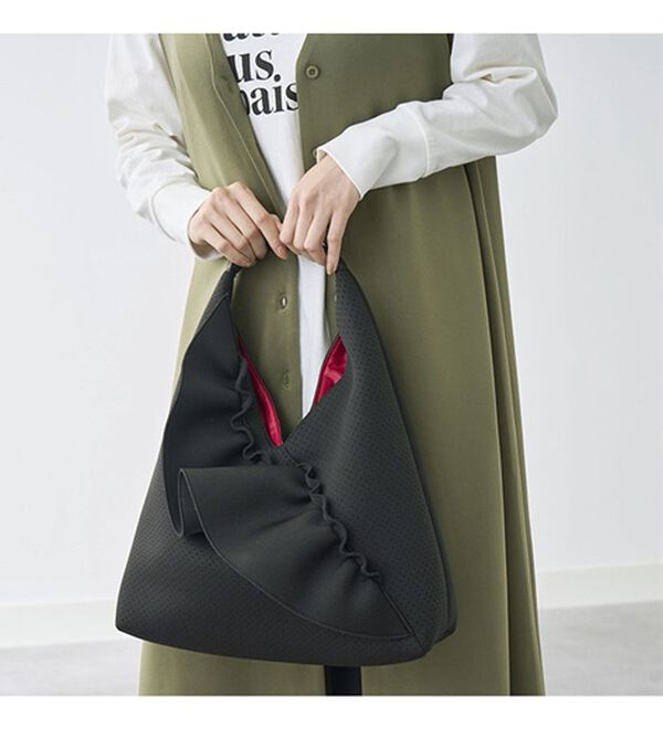 BELLUNA（ベルーナ）の「軽量大人フリル三角トート（ハンドバッグ）」｜詳細画像