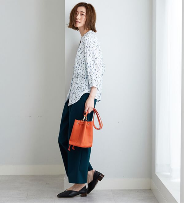 BELLUNA（ベルーナ）の「レーヨン素材ギャザー使いプリントブラウス（ブラウス）」｜詳細画像