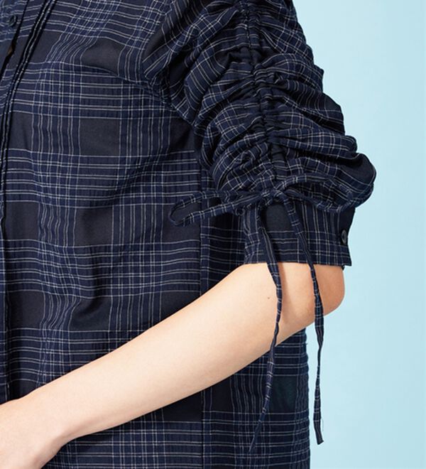 BELLUNA（ベルーナ）の「シアーチェック素材袖ドロストブラウス（シャツ）」｜詳細画像