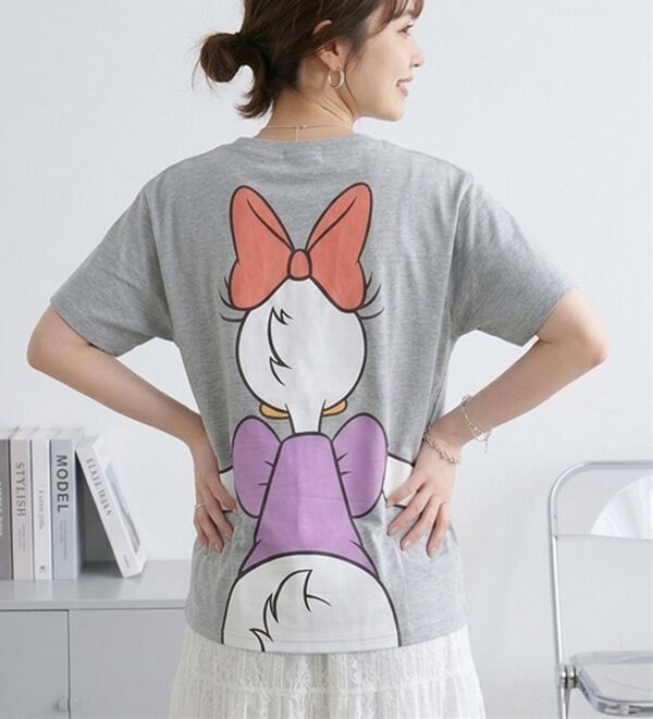 BELLUNA（ベルーナ）の「＜Ｄｉｓｎｅｙ＞【ドナルド＆デイジー】抱き着きプリントTシャツ（カットソー）」｜詳細画像