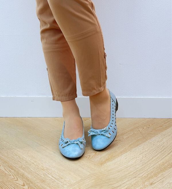 BELLUNA（ベルーナ）の「４Ｅ編み込みデザインリボンパンプス（パンプス）」｜詳細画像