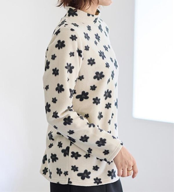 LAVIENNE（ラヴィエンヌ）の「薄手ストレッチフリースのプリントハイネック長袖（ニット・セーター）」｜詳細画像