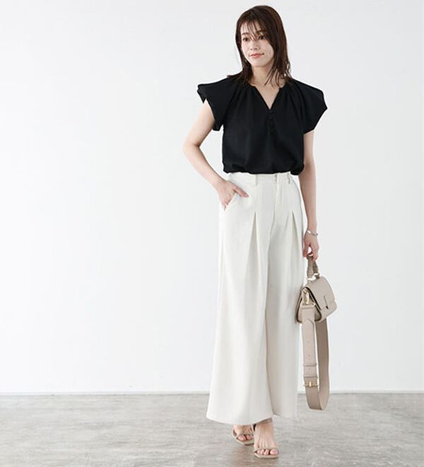 Pierrot（ピエロ）の「キーネックパフスリーブブラウス（ブラウス）」｜詳細画像