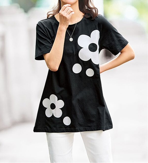 BELLUNA（ベルーナ）の「ひんやリッチコットン大人のプリントロング丈Ｔシャツ（カットソー）」｜大花柄黒