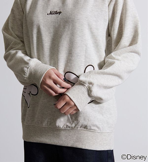 BELLUNA（ベルーナ）の「＜Ｄｉｓｎｅｙ＞【ミッキー＆ミニー】抱き着きプリント裏起毛トレーナー（カットソー）」｜詳細画像