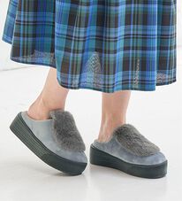 BELLUNA（ベルーナ）の「内ボアボリュームファー厚底ミュール（サンダル・ミュール）」