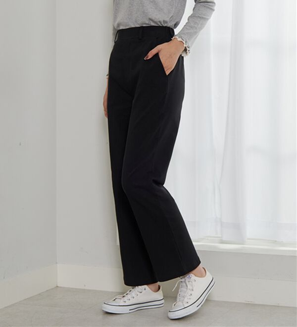 BELLUNA（ベルーナ）の「綿タッチハイパー美脚フレアーパンツ（フルレングスパンツ）」｜黒