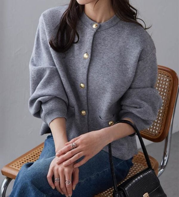 RANAN（ラナン）の「【4つの機能付き】洗える！ゴールド調ボタンニットカーディガン（ニットカーディガン）」｜詳細画像