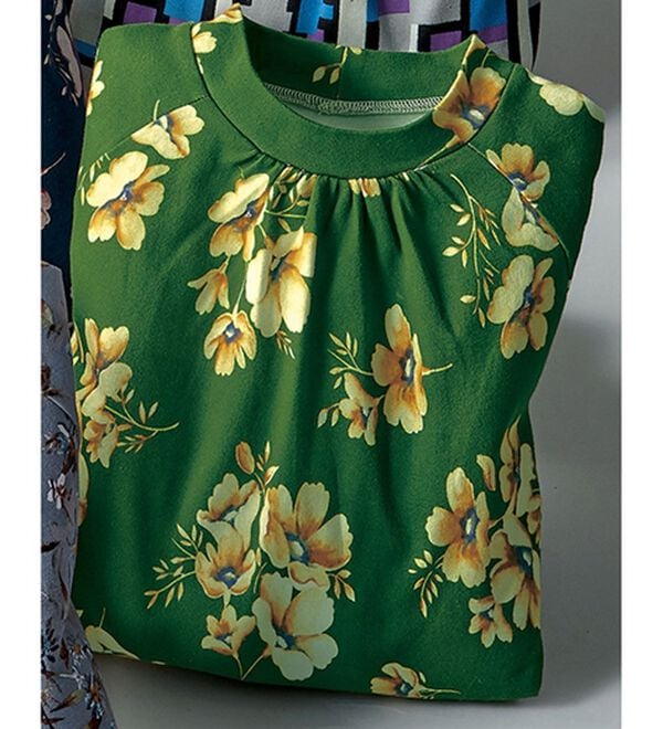 BELLUNA（ベルーナ）の「超長綿１００％彩りプリントチュニック（カットソー）」｜中花柄(グリーン)