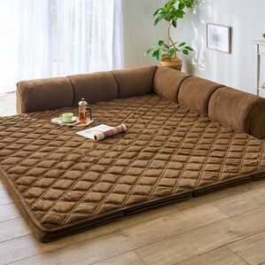 iellio（イエリオ）の「ゆったり・まったりクッション一体型ラグ＜フロアソファ・ローソファー＞（ラグ）」｜ブラウン