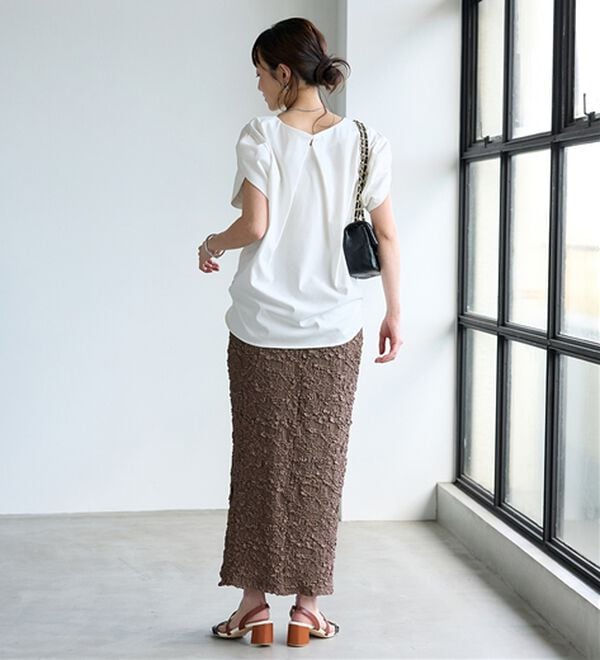 BELLUNA（ベルーナ）の「華奢見せ！後ろ美人デザインプルオーバー（カットソー）」｜詳細画像