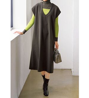 VINNO（ヴィノ）の「吸湿発熱リブニット付ジャンパースカート（ジャンパースカート）」｜チャコール系