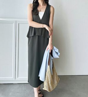 GeeRA（ジーラ）の「楽ちん！ペプラムジャンパースカート（ジャンパースカート）」｜チャコール