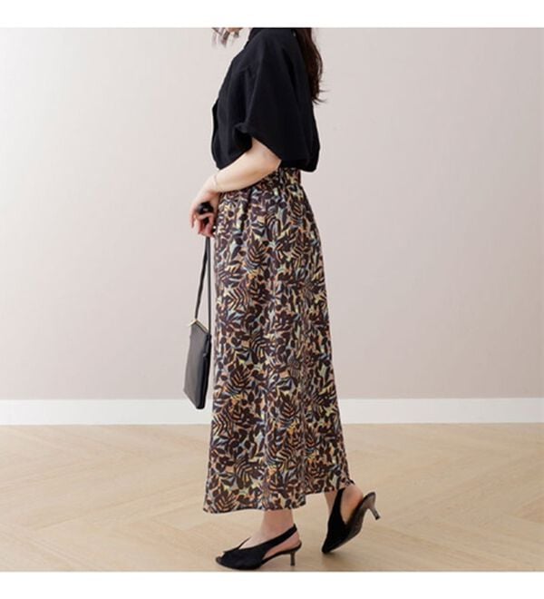 BELLUNA（ベルーナ）の「リーフ柄プリントスカート（ロングスカート）」｜詳細画像