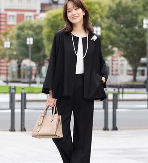 Viola e Viola（ヴィオラ エ ヴィオラ）の「【選べるボトムス】２点セット洗える！テントラインジャケットスーツ（パンツスーツ）」｜詳細画像