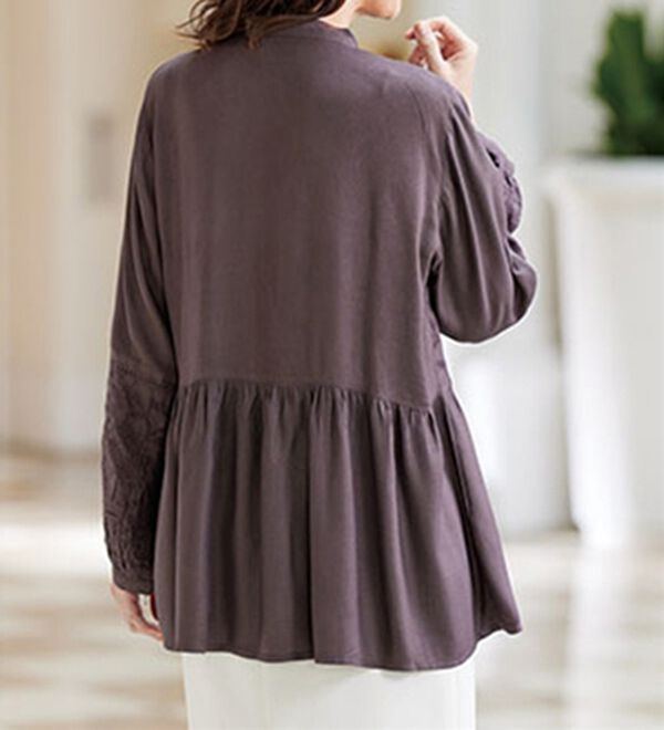 BELLUNA（ベルーナ）の「刺しゅう使い切替デザインブラウス（ブラウス）」｜詳細画像