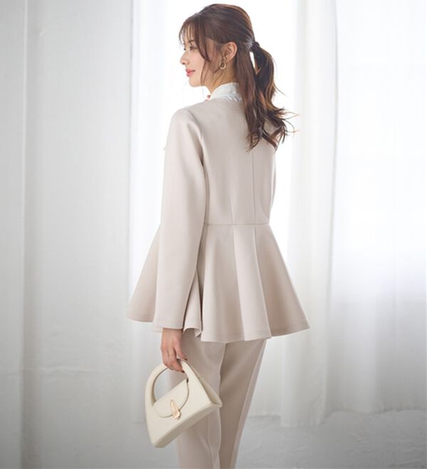 GeeRA（ジーラ）の「【２点セット】ペプラムジャケットテーパードパンツセットアップスーツ（パンツスーツ）」｜詳細画像