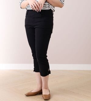 BELLUNA（ベルーナ）の「美脚ストレッチ裾リボンクロップドパンツ（クロップドパンツ）」｜黒
