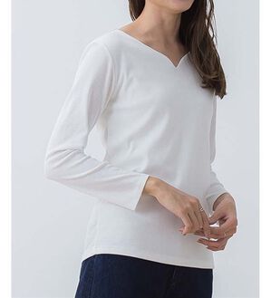 Pierrot（ピエロ）の「【選べる３ネック】華奢見えテレコリブカットソー（カットソー）」｜オフホワイト