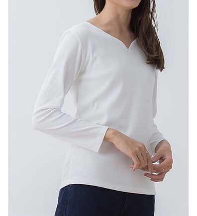 Pierrot（ピエロ）の「【選べる３ネック】華奢見えテレコリブカットソー（カットソー）」