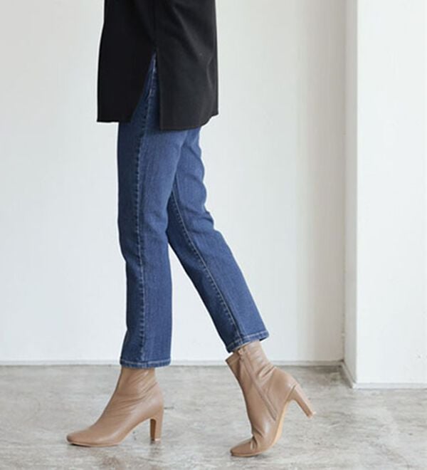 Pierrot（ピエロ）の「【ストレッチ素材】大人のためのゆるテーパードデニムパンツ（フルレングスパンツ）」｜ノーマル/ブルー