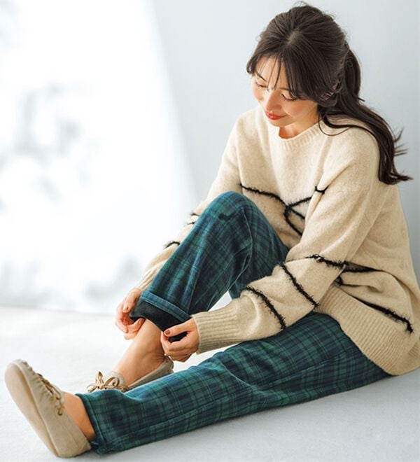 BELLUNA（ベルーナ）の「ふんわりなめらか裏ベロアパンツ（フルレングスパンツ）」｜詳細画像