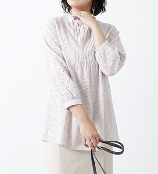 BELLUNA（ベルーナ）の「華やかオーバーレース使いブラウス（シャツ）」｜トープ