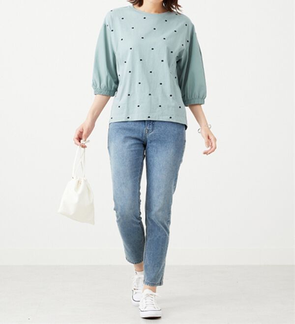 BELLUNA（ベルーナ）の「ドット刺しゅうデザイン袖切替プルオーバー（カットソー）」｜詳細画像