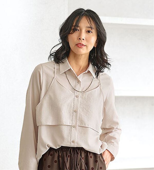 BELLUNA（ベルーナ）の「ビンテージ調素材レイヤード風チュニック（シャツ）」｜トープ