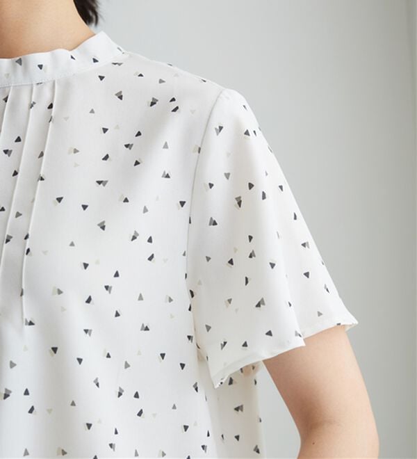 BELLUNA（ベルーナ）の「小紋柄タック使い袖フレアーブラウス（ブラウス）」｜詳細画像